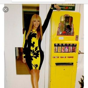 Look like beyonce ! Black and yellow . go steelers